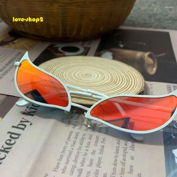 Anime One Piece Donquixote Doflamingo Glasshi Cosplay Party Suggerimenti per occhiali da sole Eyewear Spols Designer Sunger Ompelasses sono alla moda e facili da abbinare 370