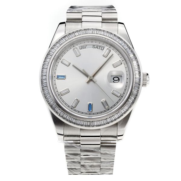 Mens Diamond Watch Luxury Diamond Bezel com Dial Silver Sapphire Glass de alta qualidade Relógios de diamante para homens 41mm 2836 MOVIME