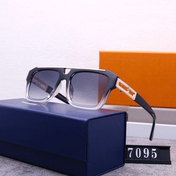 Óculos de sol Designer Óculos de sol Luxury Óculos de sol para mulheres letra UV400 Design Moda Moda Os óculos de sol da praia Caixa de presente 4 cores muito legal