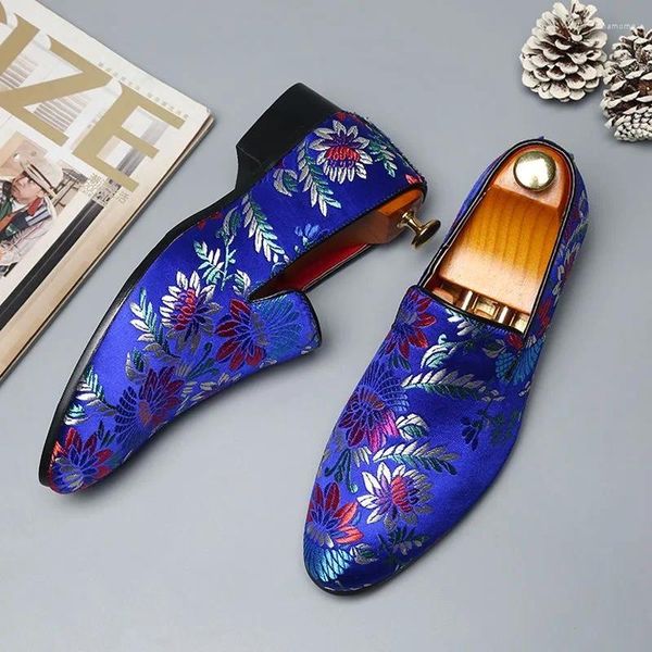 Sapatos casuais 2024 Trend Slip On Men Shoe Fashion Business Adult Party confortável andando mulheres