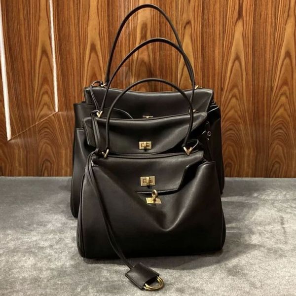 Rodeio Sacos de alça superior Mulheres pretas Bola de couro lisa Bolsa de hardware de lasca dourada Bolsa de compras Turn Turn Lock Fashion Tote Tote de grande capacidade