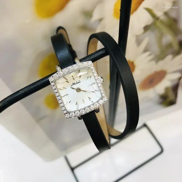 Relógios de pulso 2024 Vintage Retro Women's Watch Luxurz Quartz incrustado com couro genuíno de strass como um presente para a namorada