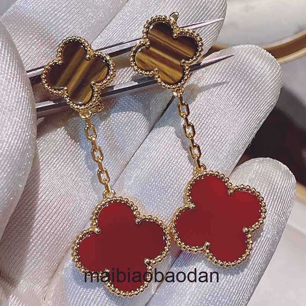 Designer Orecchie di gioielli di lusso Small Fanjia 925 Silver Gold Gold Goldro Eye Rosso Agata Rossa a doppio pesce Flori Orecchini