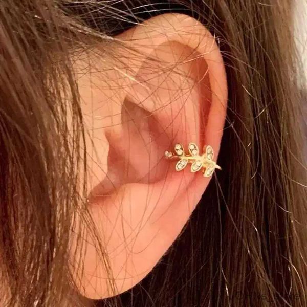 FAMBINE 1PCS Simple Fashion Crystal CZ Star Star Leaf Clip Orecchini per donne C Auricolare Cuffi a orecchio Falcio Non-piega