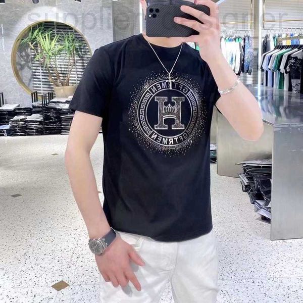 T-shirt maschile designer a maniche corte per estate da uomo sottile perforazione calda calda mezza maglietta tendenza alla moda rotonda a torro slim fit net rosse spirit guy b3o8