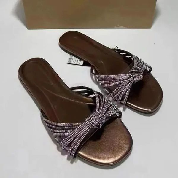 Moda de verão feminina Slippers atropelados femininos confortáveis redondos sandálias planas lascas de praia 40 Tamanho Preço especial 240415