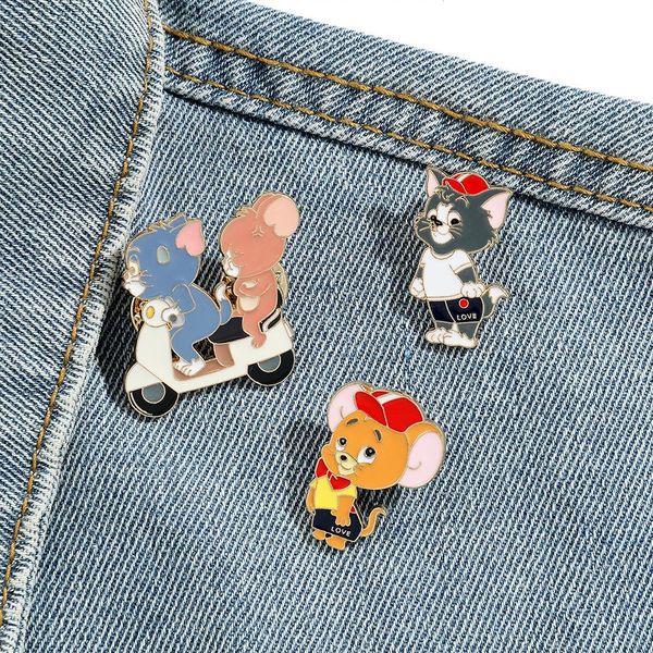 Cat Mouse Badge süße Anime -Filme Spiele Harte Emaille Pins Sammeln Sie Cartoon Brosche Rucksack Hat Bag Kragen Lampelabzeichen