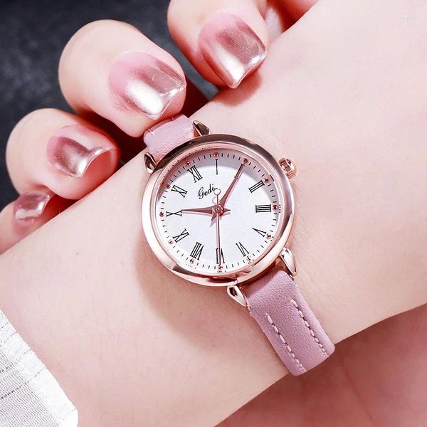 Armbanduhrenbeobachter Watch Watch Marke wasserdichte Quarz Vintage Elegant Gürtel Exquisite kleine Uhr Reloj V122