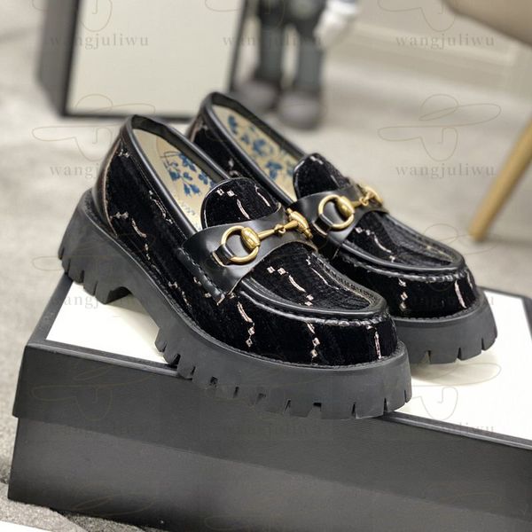 2024 Neue Designerinnen Frauen lässige Schuhplattform Lug -Sohle mit Metallschnallen dicke Sohlen Frauen Lady Girl Slates Luxus Leder Casual Dress Schuhe