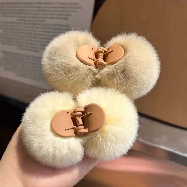 Klammern niedliche Pom Haarnadel für Frauen Koreaner Kawaii Design Haarklammern Mode kleine Klauen Clip weibliche Haarzubehör Mädchen Geschenk 2023 Y240425