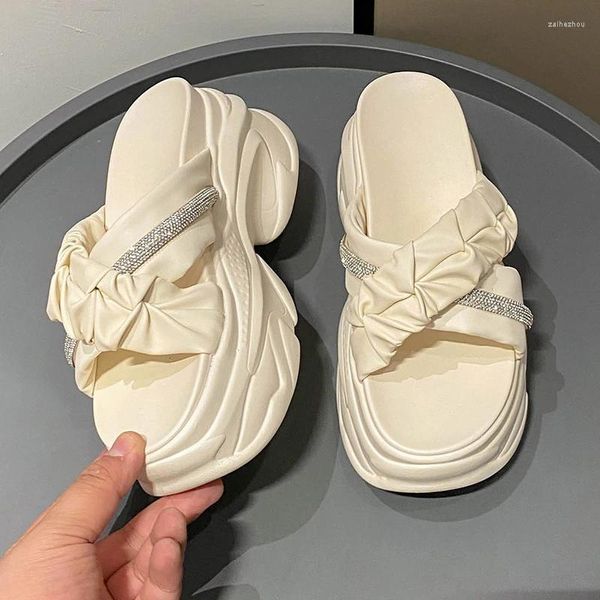 Sandali pantofole scarpe da donna casual da donna tacchi diaposili piattaforma di lusso 2024 ad alta estate piatta a catena incollata scandali in pelle