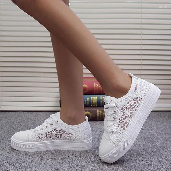 Lässige Schuhe Frauen Mode Sommer weiße Ausschnitte Spitze Canvas hohl atmungsaktive Plattform flache Frau Sneaker