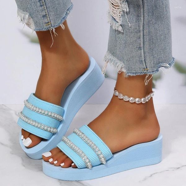 Slippers 2024 Summer Fashion Pearl Sandals Platform Sapatos Sapatos casuais planos praia diariamente
