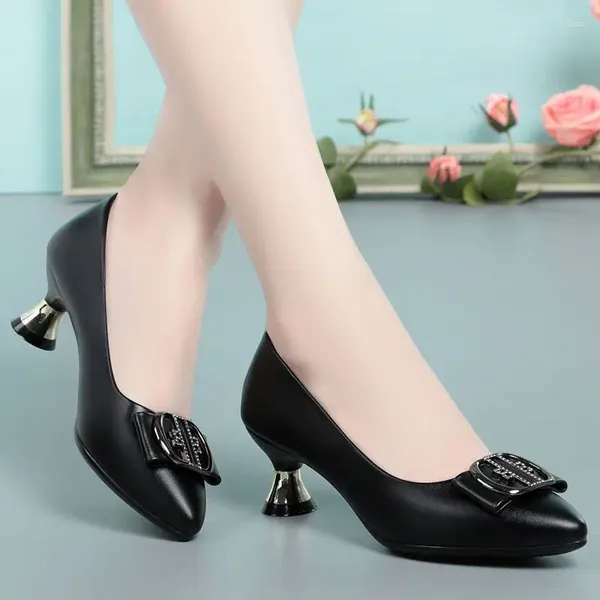 Scarpe eleganti donne modhi di alta qualità pompe di alta qualità Lady Cute Classic Black Office Teli Slip-On Summer Calza