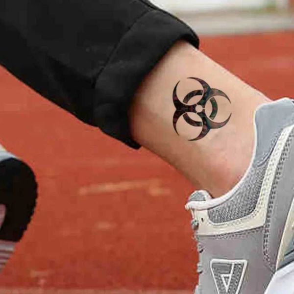 Trasferimento tatuatore impermeabile temporaneo adesivo tatuaggio pericoloso biologico biohazard pericoloso pericolo giorno di pace tatto flash tatuaggi tatuaggi falsi per uomini donne 240426