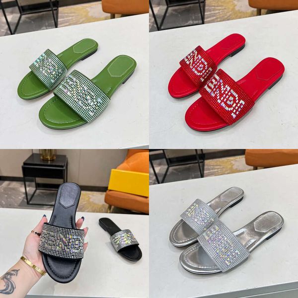 Verão feminino sandálias de moda designer água diamante lisos de praia confortáveis lindos sapatos planos de dedão de pé aberto