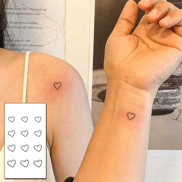 Tatuagem Transferência de tatuagem Tattoo temporária adesiva preta desenhada Design de coração Arte do corpo Fake Tattoo Flash Tattoo Wrist Feminino 240426