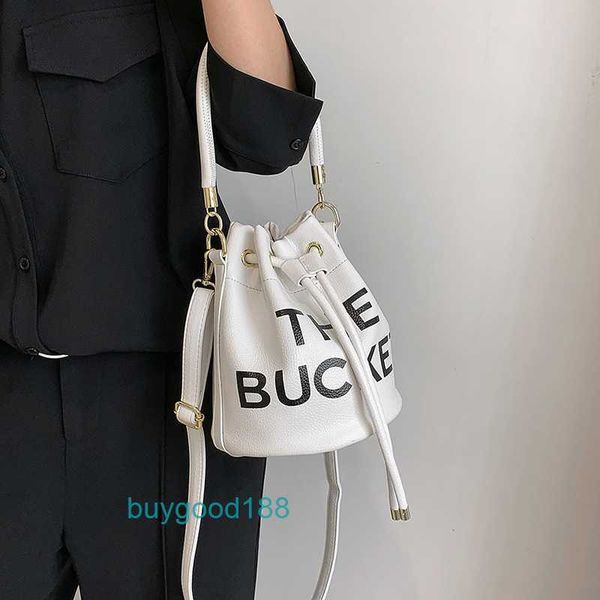 Luxusdesigner Miozj Bucket Bag High Class Schulter Frauen Koreanische Mode gedruckte Messengerins Kordelhandlung Handtasche