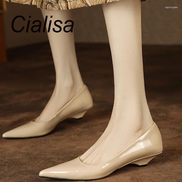 Отсуть обувь Cialisa подлинные кожаные женские женские элегантные заостренные носки насосы 2024 Осенний на низком каблуке