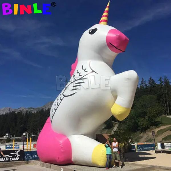 8mh (26 pés) com evento de ventilador colorido colorido gigante inflável unicórnio personalizado cavalo animal com chifres aerados para publicidade