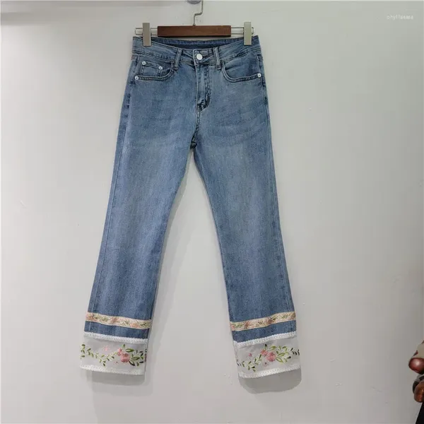 Jeans femininos Mulheres 2024 Primavera e verão Moda bordada costura de renda Slim elegante tubo de fumaça calças cortadas