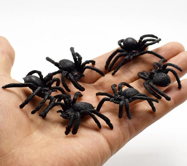 500pcs Пластиковые ПВХ симуляции пауков игрушки мини -животное черное насекомое -паук Хэллоуин апрель дурака039 День Дей