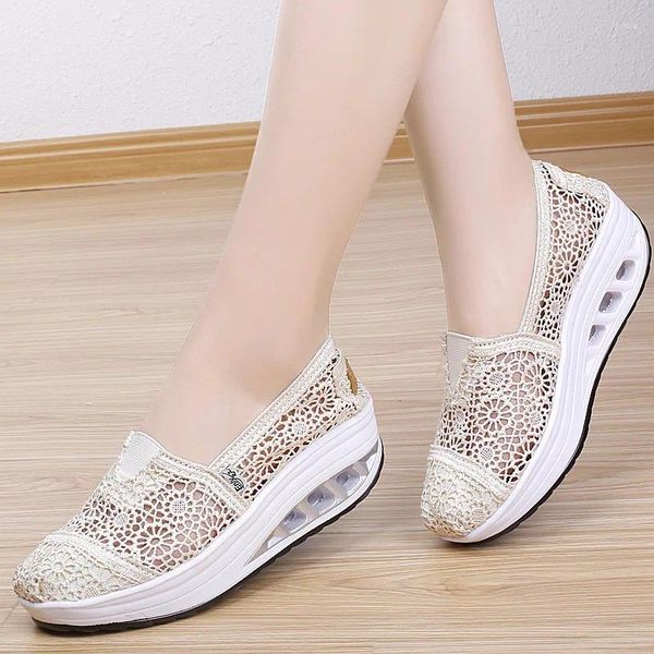 Lässige Schuhe Frauen Plattform Mode-Sneaker Sommerkeile Sandalen Höhenhöhe Zunehmende Frauen-Ladies Ladies Slip-on Air Mesh