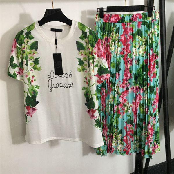 Çiçek desen tişörtler etek kadın moda iki parça vintage baskı pileli etekler gevşek tees tasarımcısı üstleri sıradan takım elbise