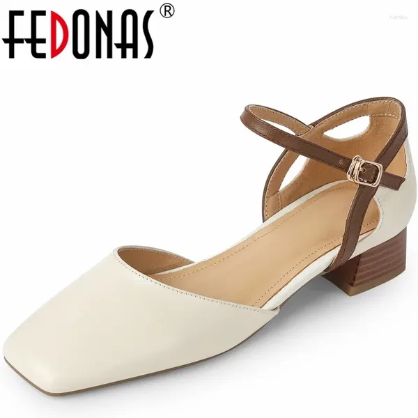 Scarpe casual Fedonas Retro Style Donne sandali Inquadro della fibbia per punta quadrata Lady Woman Mature Woman di qualità vera e propria pompe con tacchi bassi