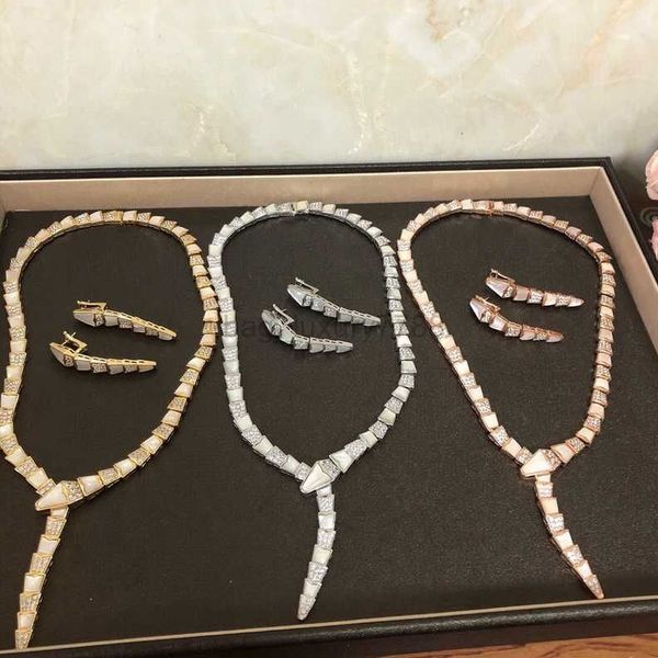 Stilista stilista serpente collezione osso in stile canotta festa girocollo dollari orecchini da uomo uomo di alta qualità oro perle oro guscio guscio diamantato set di gioielli snakelike