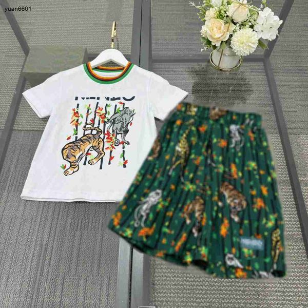 Tiles de traje de bebê populares de verão, roupas de designer de garotos, tamanho 100-160 cm de camiseta de impressão de padrão de tigre e shorts verdes 24april
