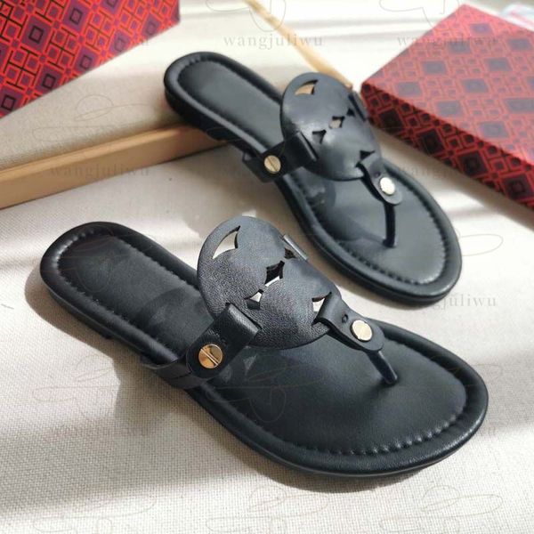 Tasarımcı Tory Miller Summer Plaj Terlik Yumuşak Sandalet Kadın Kesme Desen Daireler Düşük Topuk Flip Flops Cazibe Sliders Siyah Kahverengi Deri Kadın Dış Mekan Terlik