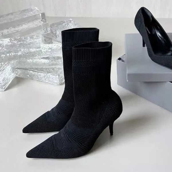 Manguações de marca meias com nervuras, botas de tornozelo de salto, botas de bicicleta de couro preto de malha elástica, sapatos de designer de luxo femininos, sapatos de fábrica 8.5cm 02563