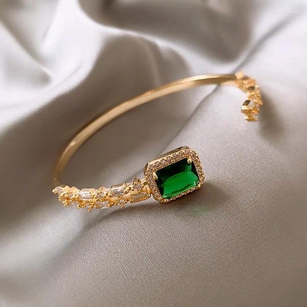 Bangle French Emerald Zircon Geometric Bracelet Bracelet Light Luxury High Cafly Fashion Простая универсальная ручная одежда для женщин.