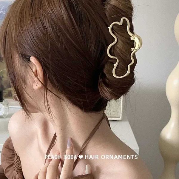 Klemmen Fashion Design Korea Einfache geometrische unregelmäßige Welle Haarnadel ausgehöhlten Wolken Metall Haarklaue Clip Kopfbewegung Frauen Haarzubehör Y240425