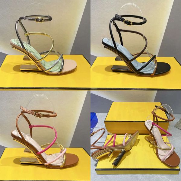 Designers de sandálias de alta qualidade de alta qualidade de couro genuíno estreito metal anormal sapatos de grife de salto de 9,5 cm de altura Sandal de roma de grande tamanho com qualidade de qualidade