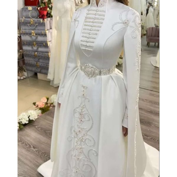Vestidos arabic linha elegante branca bordou um casamento de pescoço alto Mangas compridas Muslim simples cetim vestidos de noiva Cape Dubai Kaftan Bride Wear