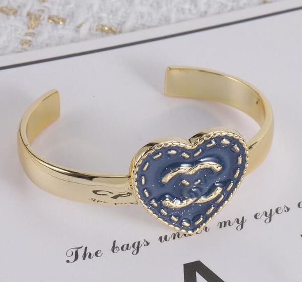 Neues Design Modebrief Armbänder Bangel berühmte Designer Denim Blue Love Heart Armband Frauen Männer 18K Gold plattiert Messing Armband Manschette Markenarmbänder