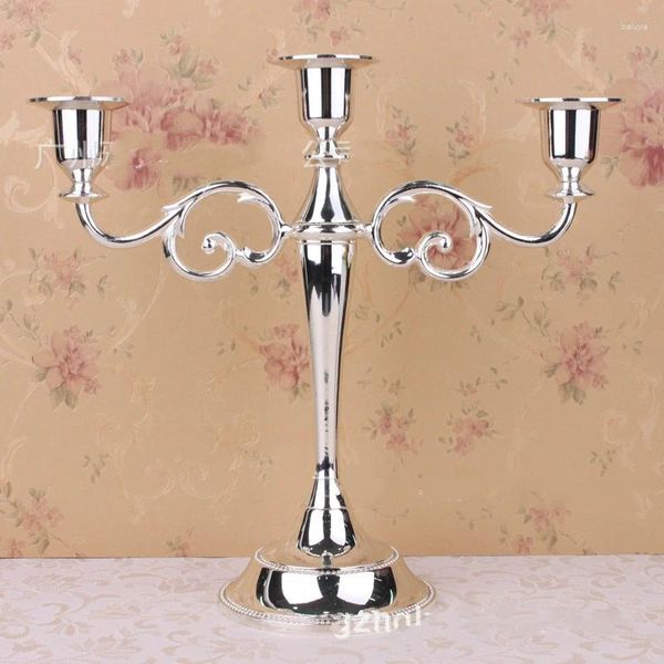 Kerzenhalter Qualität 3-Branch Silber Gold Black Metallhalter Hochzeitsveranstaltung Candelabra Valentinstag Geschenk Romantische Legierung Kerzenhändler