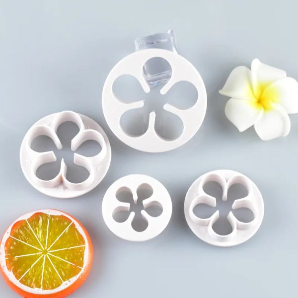 Moldes 4pcs/conjunto Plum Flower Punger Fondant Cutter Açúcar Ferramentas de decoração de bolo de bolo de artesanato Acessórios para assar bosques por atacado