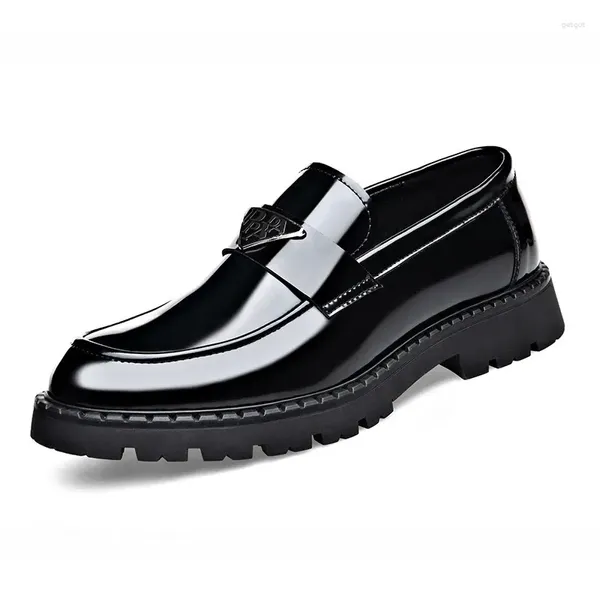 Sapatos de vestido Designer de mocassins de solado grosso da primavera Autumn Slip-On Man Leather Macho Macho