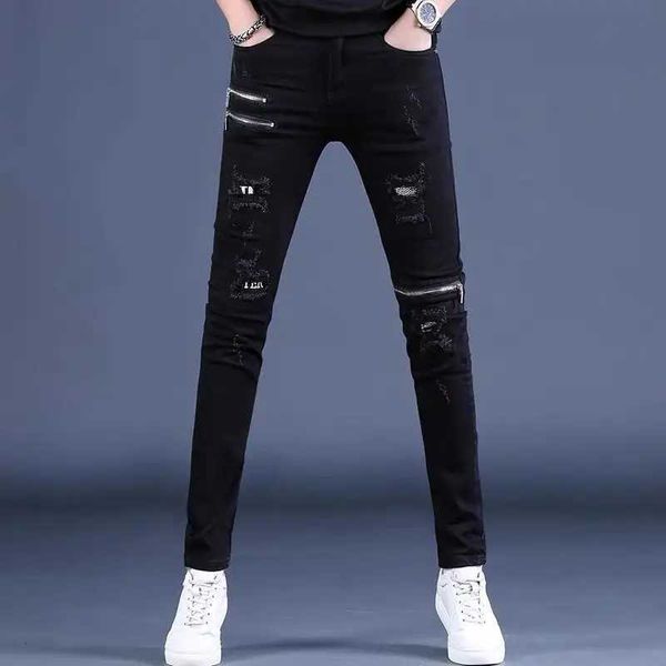 Мужские джинсы модные корейские джинсы черные скинни с коленом роскошной мужской уличной одежды Slim Fit Horles для повседневной одежды мотоцикл Q240427