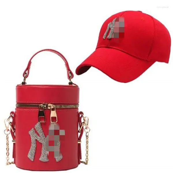 Umhängetaschen mit Hut -Set 2024 Einkaufstasche Strassbeutel und Trucker Cap Chain Handtasche für Frauen