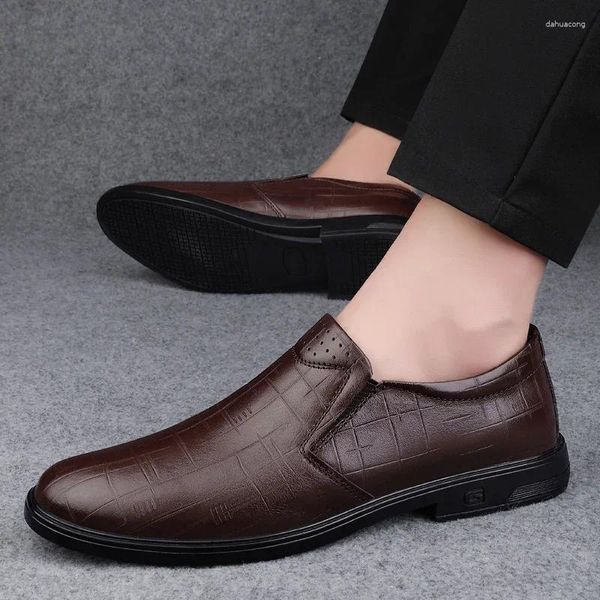 Casual Shoes Classic Brand Herren Leather Office Business Kleidersebläser fahren Anti -Slip -Zapatillas Hombre