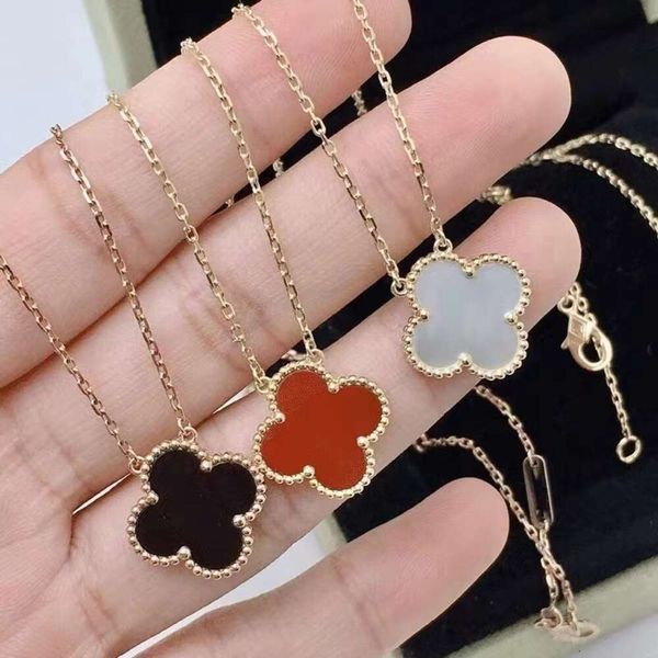 Collane a ciondolo designer collane a sospensione VECCLE Versione quattro foglie Collana fogliare Minimalista Light Luxury Nicchia Internet Celebrity Collarbone Chain