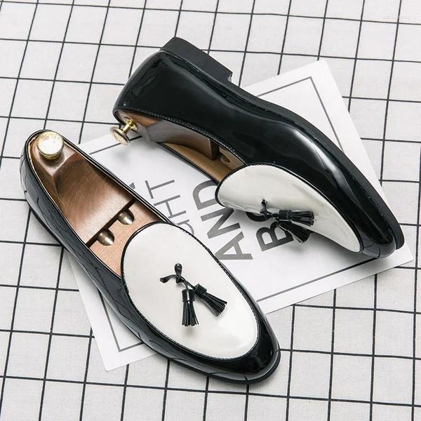 Lässige Schuhe Luxus Italiener Sleber Männer kleiden modem maßgeschneiderte Slip auf Quasten Hochzeitsbüro Leder