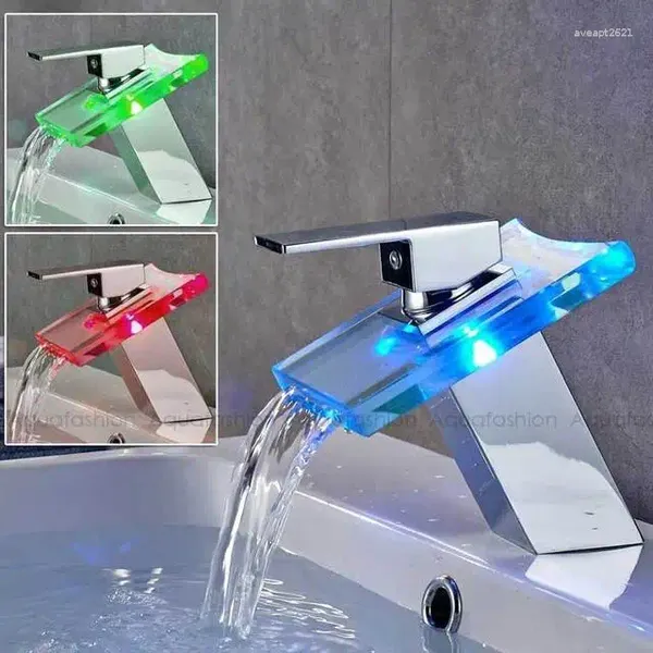 Rubinetti del lavandino da bagno a led colorato tap tap tap tap a bacino in ottone cromato a cascata rifinita torneira