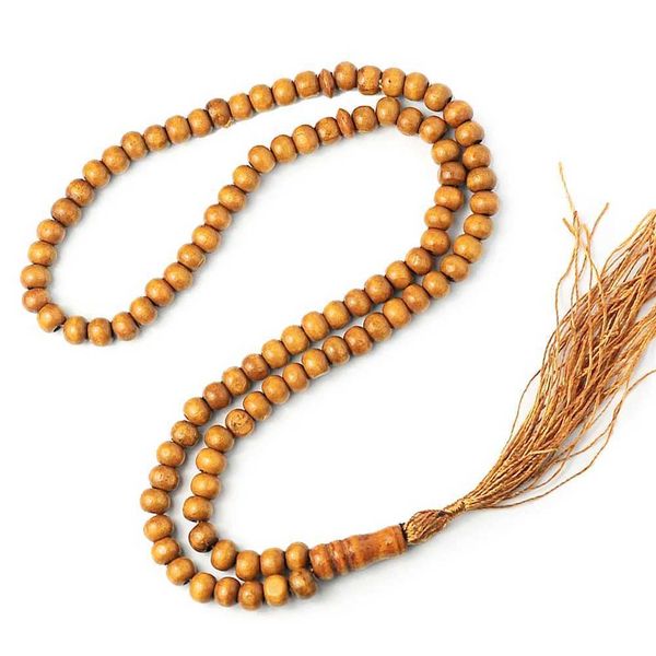 Perline 33 perle di preghiera in legno tassby che tiene in mano un braccialetto di perle rosa da 8 mm