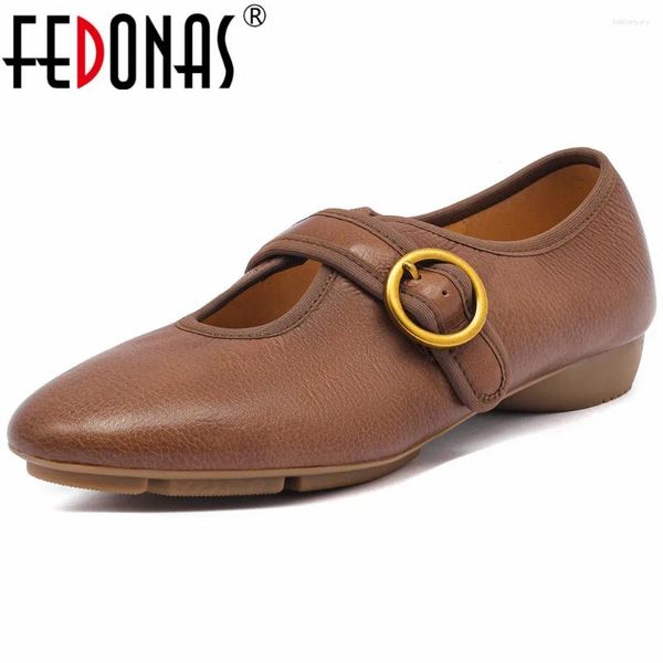 Scarpe casual Fedonas 2024 Stile retrò Donne in pelle genuina Pompe della fibbia di punta rotonda Fashion Cinkle Spring Summer Working Woman