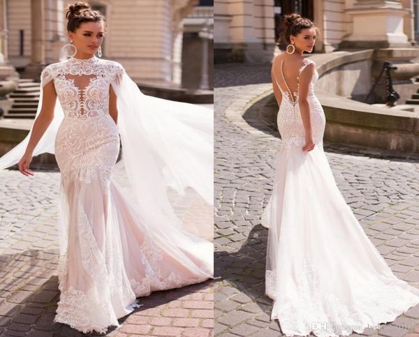 Nuovi splendidi abiti da sposa a sirena bianca in pizzo con abiti da sposa a pavimento coperti a fondo senza schienale.